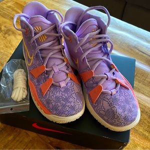 Nike Girl’s Kyrie Irving 7 Gs